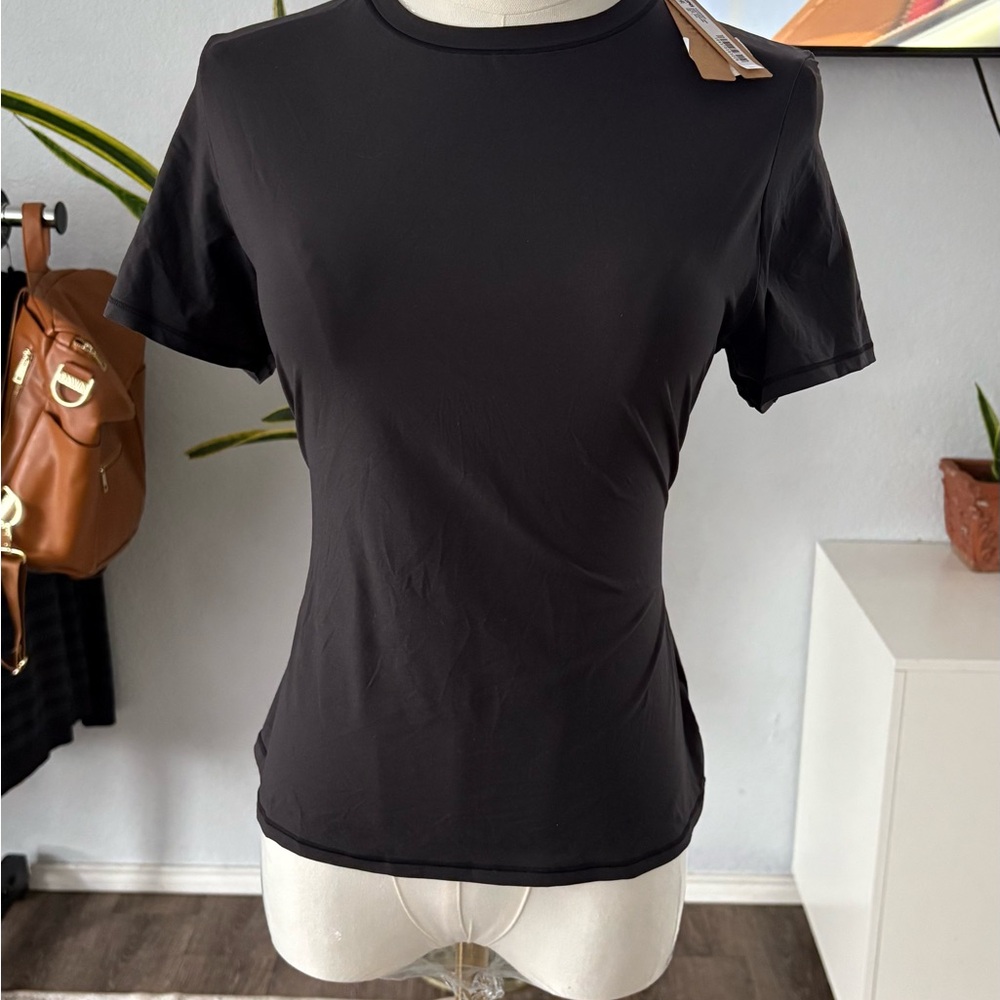 SKIMS Fits Everybody Short Sleeve T-Shirt
